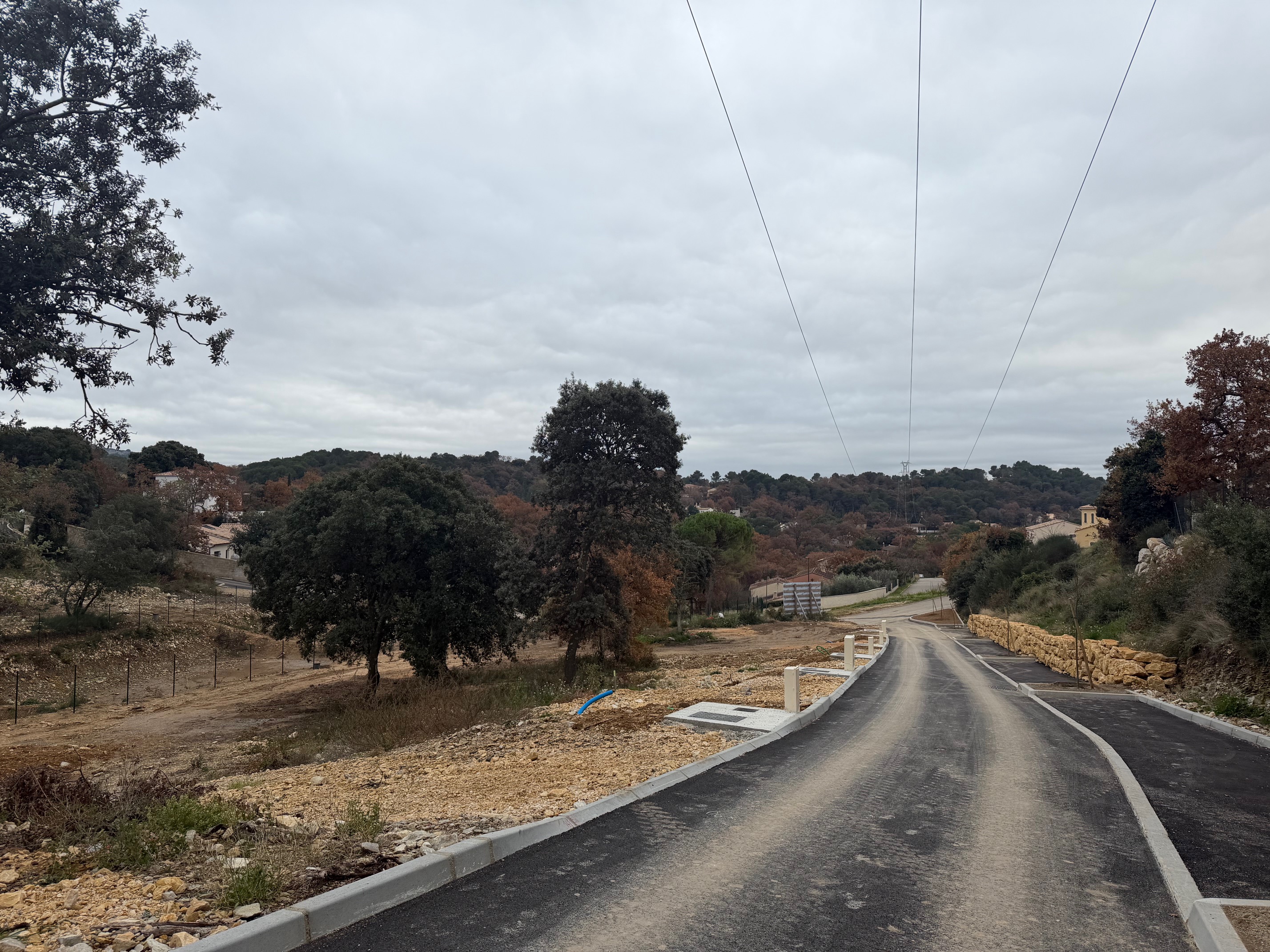 Terrain viabilisé à Mondragon – Projet maison sur mesure